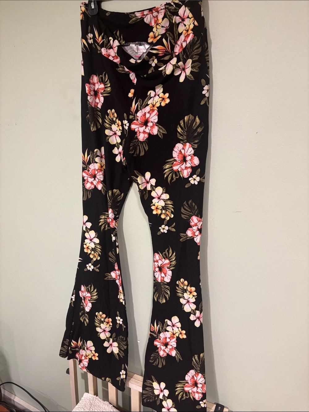 No Boundaries Black Floral Flare Leggings Elastic Waist
